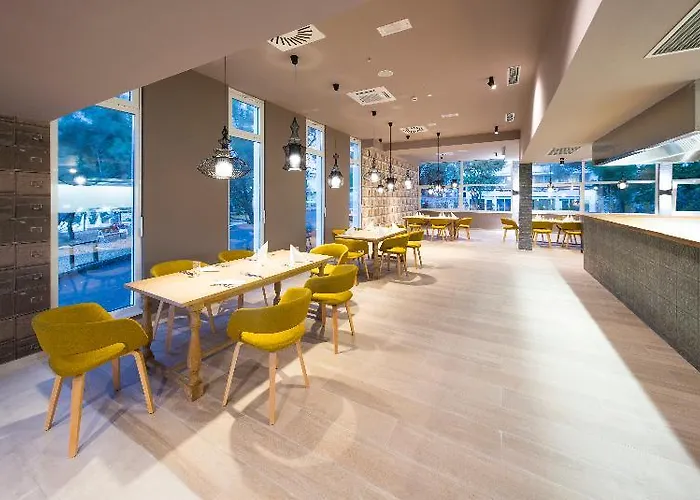 Aminess Vival Port9 아파트 코츌라