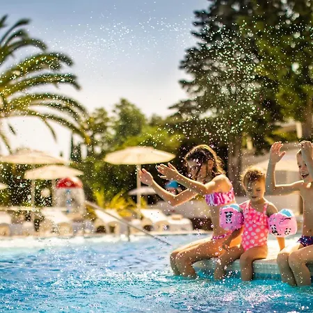 Aminess Vival Port9 *